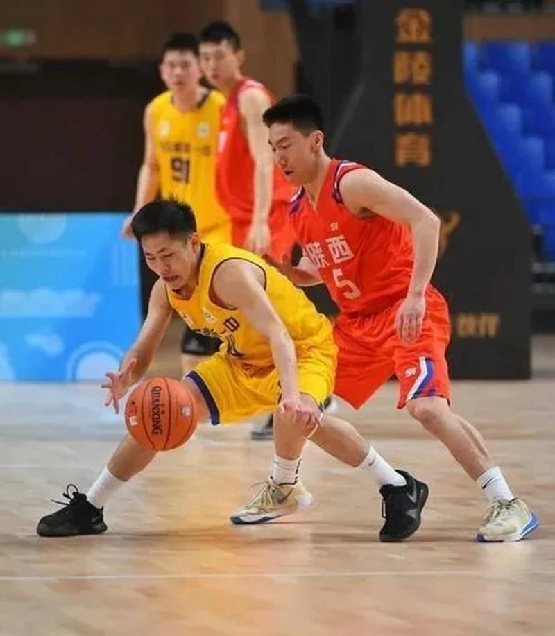 包含冲刺阶段体能课后，深圳男篮战术微调备战社区盾，更衣室稳定，赛程密集仍需轮换的词条-实时比分