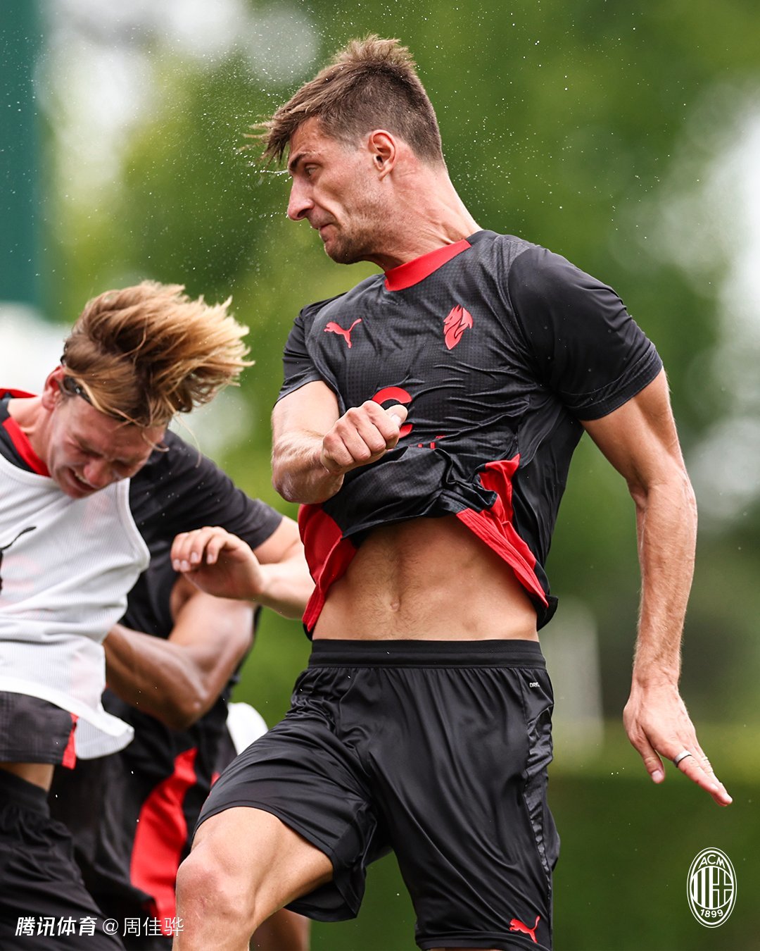 包含AC米兰发布备战花絮,今晚绝杀压哨,CBA季后赛任务艰巨,团队化学反应显著的词条-体育数据分析